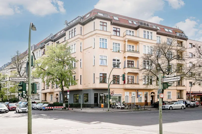 Repräsentatives Wohnen & Arbeiten nahe Kudamm - Sanierte Altbauwohnung mit teilgewerblicher Nutzung — photo 1